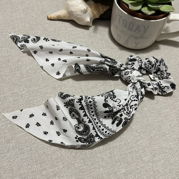 Free With $25 Purchase-Black & White Bandanna Style Scrunchie - Picture 2 of 8